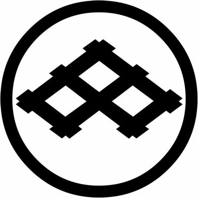 中輪に三つ持ち合い井桁