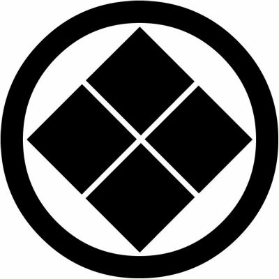 丸に四つ割り石