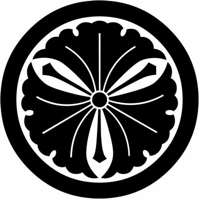 丸に剣三つ銀杏（１）