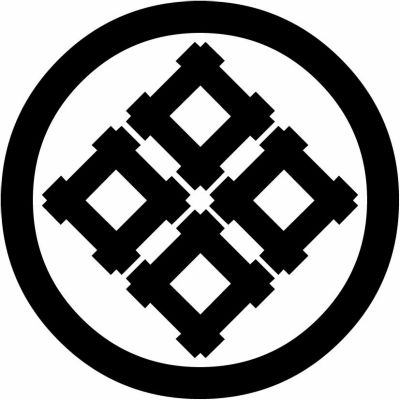 丸に隅立て四つ井筒