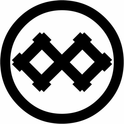 丸に持ち合い隅立て井筒（１）