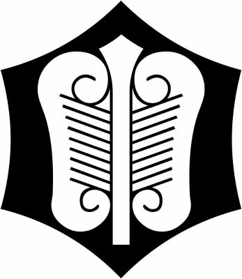 反り六角に地抜き唐団扇