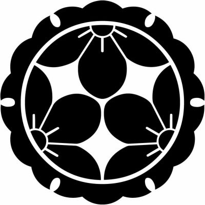 外雪輪に三つ割り梅