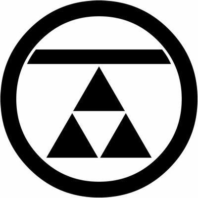 丸に一つ引きに三つ鱗