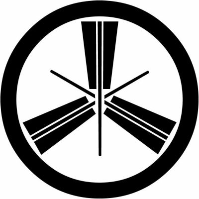 丸に三本重ね扇