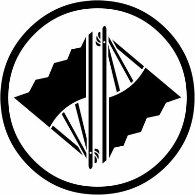 細輪に入れ違い扇菱