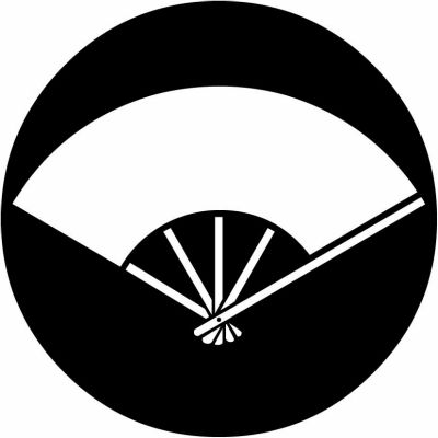 石持ち地抜き扇・石持ち地抜き五本骨扇