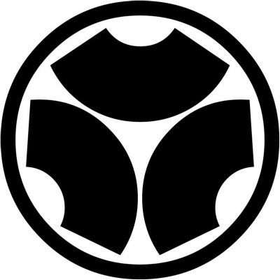 中輪に頭合わせ三つ地紙