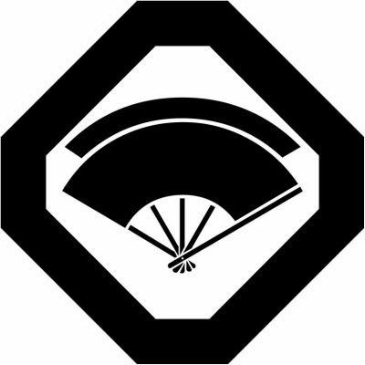 隅切り角に重ね扇