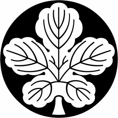 石持ち地抜き梶の葉