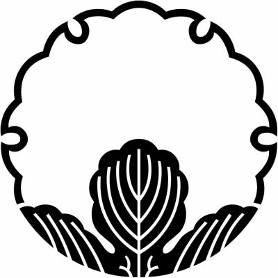 雪輪に外れ覗き梶の葉