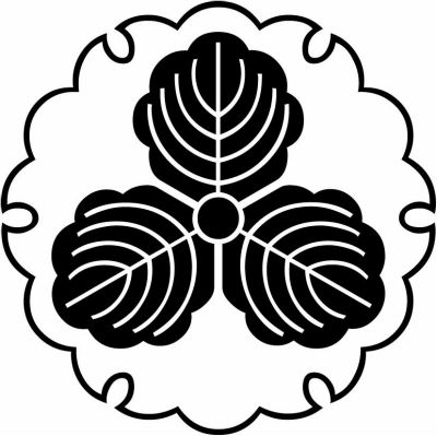 糸雪輪に三つ柏