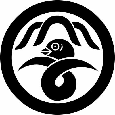 丸に三つ山結び雁金