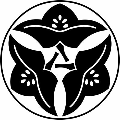 糸輪に変わり三つ横見桔梗