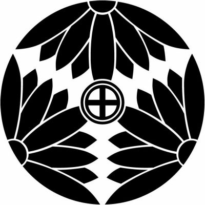 三つ割り八重鬼菊に轡（２）