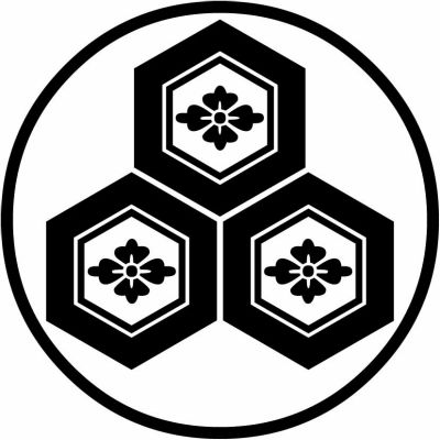 糸輪に三つ盛り亀甲に花菱