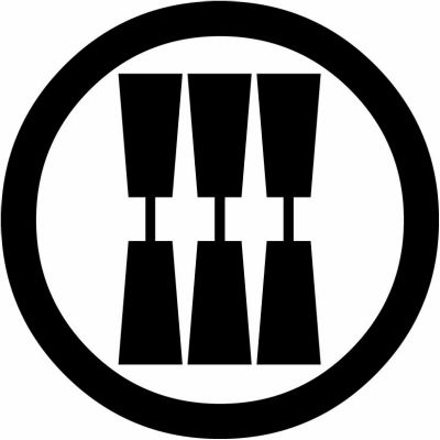 丸に三つ並び杵・丸に三本杵