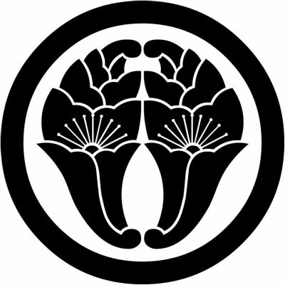 丸に抱き花杏葉・丸に花杏葉