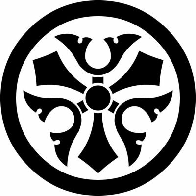 丸に三つ剣鍬形