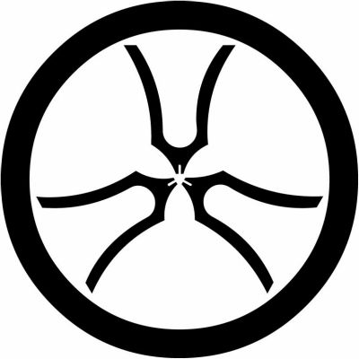 丸に三つ琴柱（１）