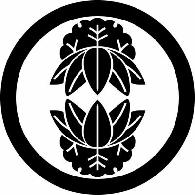 丸に尻合わせ雪持ち笹