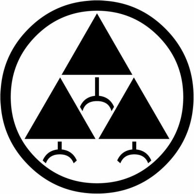 中輪に三つ鱗杉