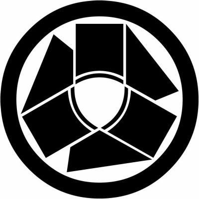 丸に三つ角頭巾