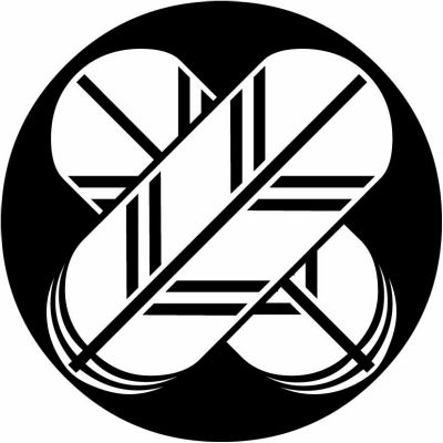 石持ち地抜き違い鷹の羽