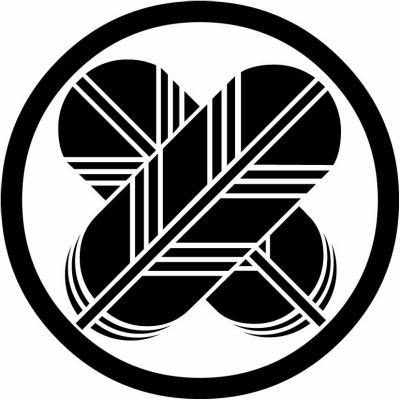 中輪に足付き違い鷹の羽