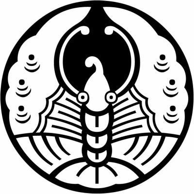 石持ち地抜き変わり浮線蝶