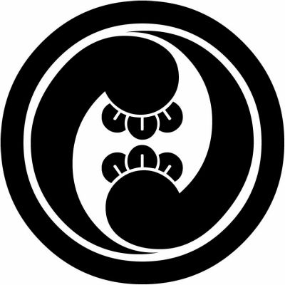 丸に左二つ丁子巴