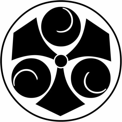 糸輪に三つ剣一つ巴（１）