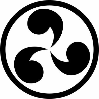 中輪に三つ巴崩し