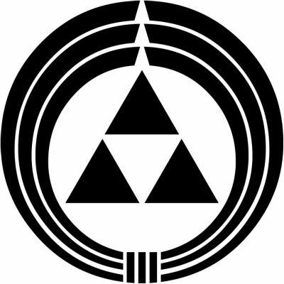 熨斗輪に三つ鱗