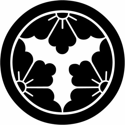 丸に三つ割り花菱