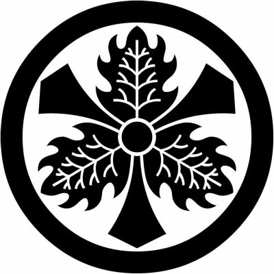 丸に剣三つ柊