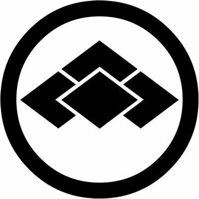 丸に四つ重ね菱・丸に重ね四つ菱