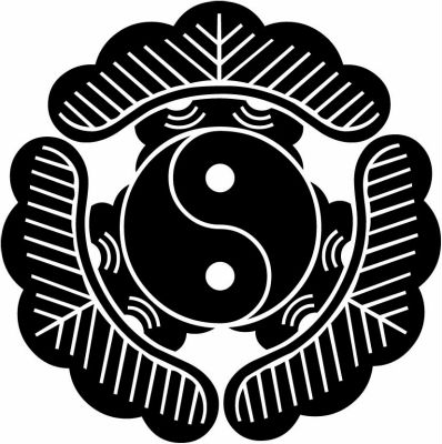 三つ松に勾玉・三松に勾玉巴