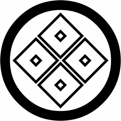 丸に陰隅立て四つ目