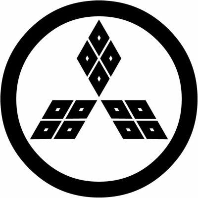 丸に角合わせ四つ目菱・丸に三つ四つ目菱