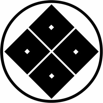 糸輪に隅立て四つ目