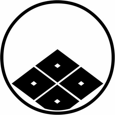 糸輪に覗き四つ目菱