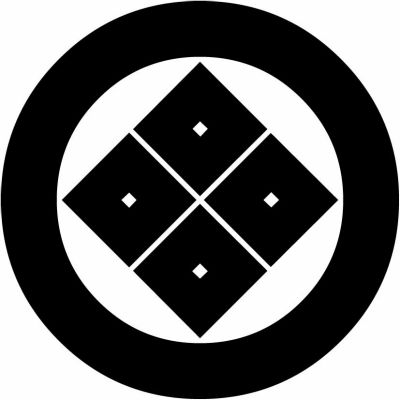 太輪に隅立て四つ目