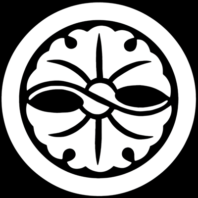 陰丸に向かい銀杏