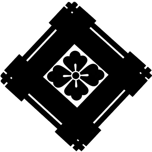 子持ち隅立て井筒に花菱