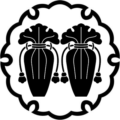 雪輪に並び瓶子