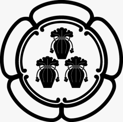 中陰五瓜に三つ盛り瓶子