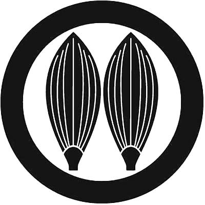 丸に並び梛の葉