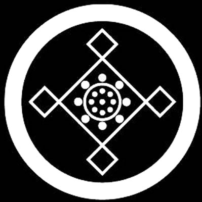 陰丸内に結び折り入り角に輪宝