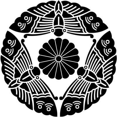 三つ蝶に十六葉菊